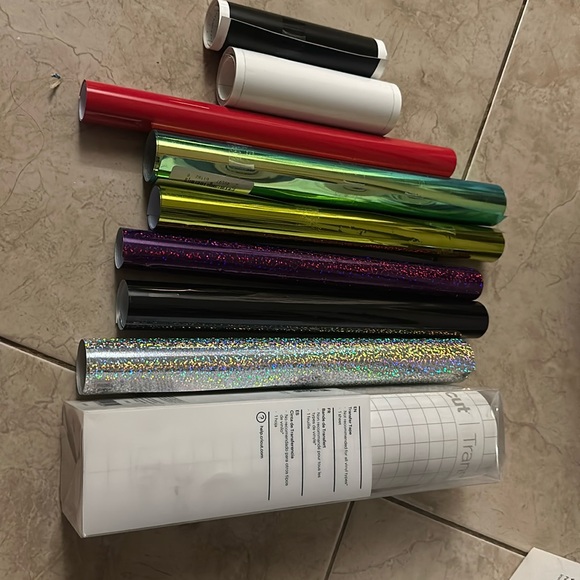 Cricut Joy Cutting Machine bundle! - Picture 2 of 7